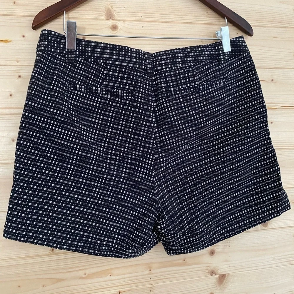 LIZ CLAIBORNE Women's Size 10 Petite Black & White Stitched Patterned Sh…